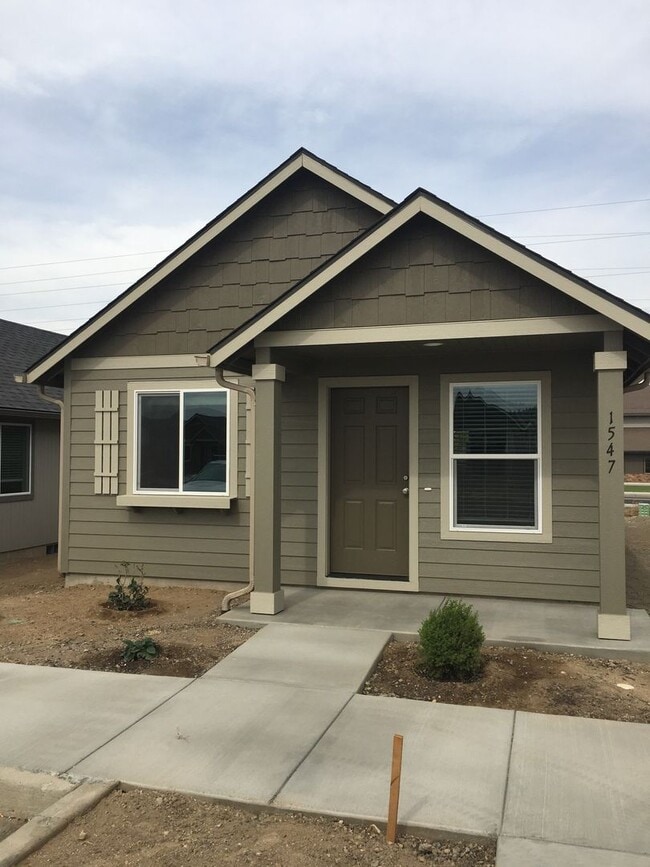 Building Photo - 2 Bedroom 1 Bath Cottage in SW Redmond