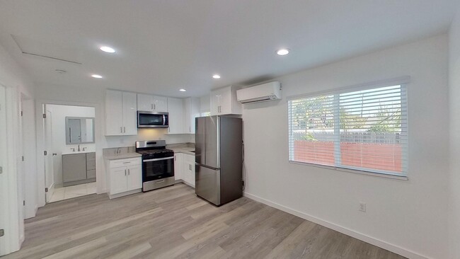 Building Photo - Brand New 2 Bedroom 1 Bathroom ADU Located...
