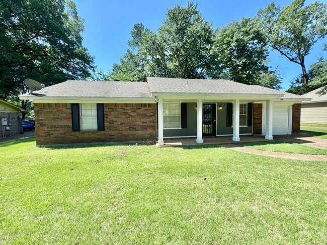 Foto del edificio - 5595 Briarwood Dr