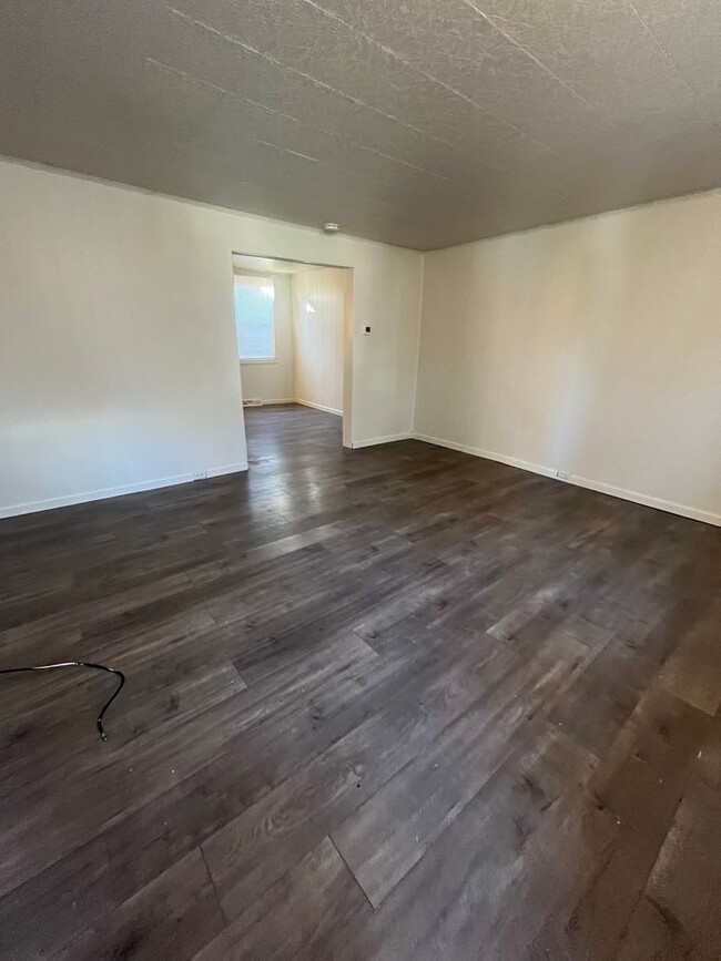 Building Photo - Charming 2 Bedroom Home in the Heart of La...