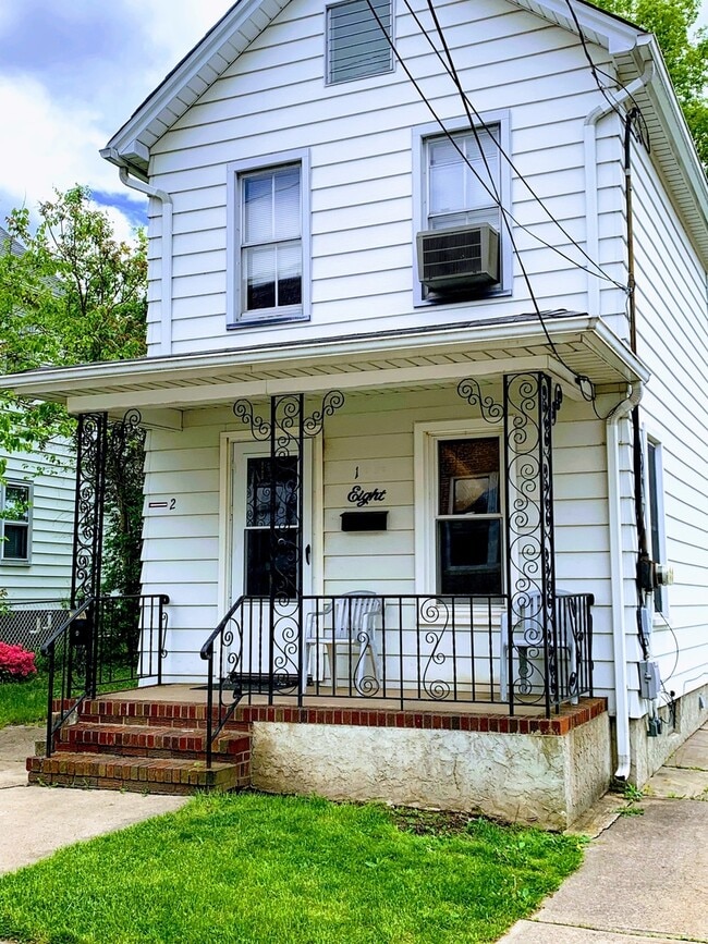 Building Photo - 8 Leland Ave