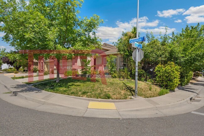 Building Photo - Sunridge Park Village - Beautiful 3 Bedroo...