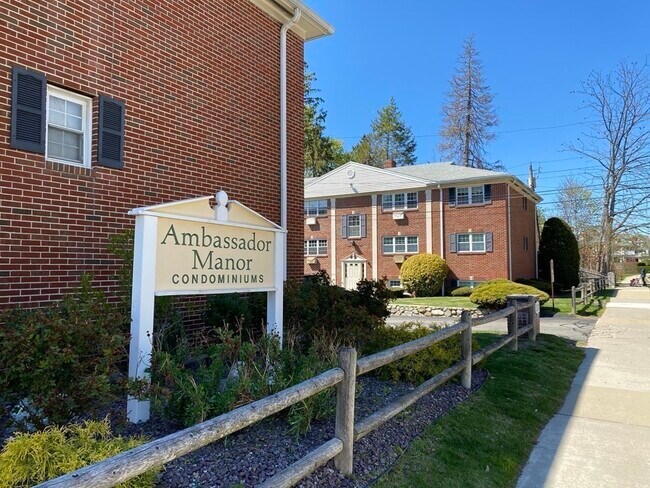 Foto del edificio - 25 Arlington Rd
