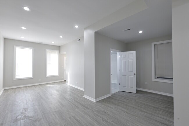 Foto del edificio - 3621 S Winchester Ave