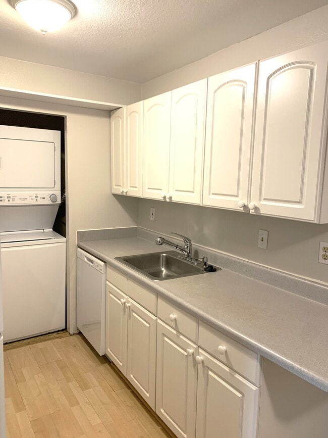 Photo - 1350 Golden Cir Townhome