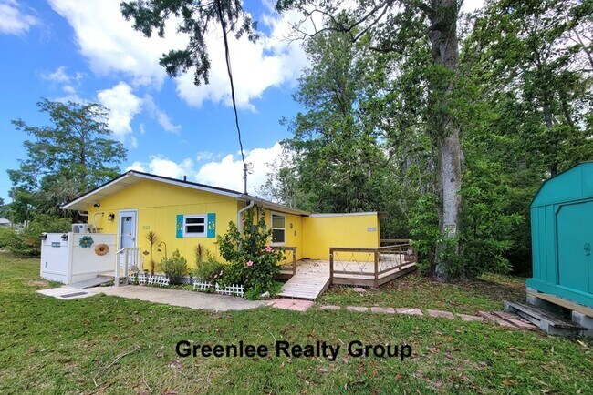 Building Photo - Gorgeous 2 Bed/1 Bath Waterfront Home in W...