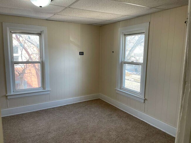 Foto del edificio - 320 W Clark St