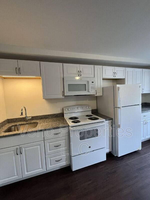 Foto del edificio - 32 Russell Rd