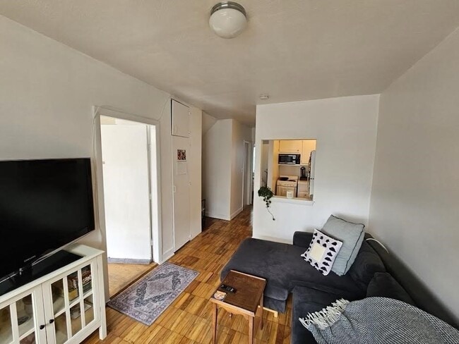 Building Photo - 21 Boston St