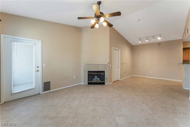 Foto del edificio - 10001 Peace Way