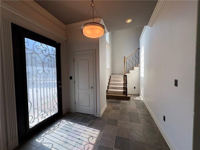 Building Photo - 2505 S Everest Ave
