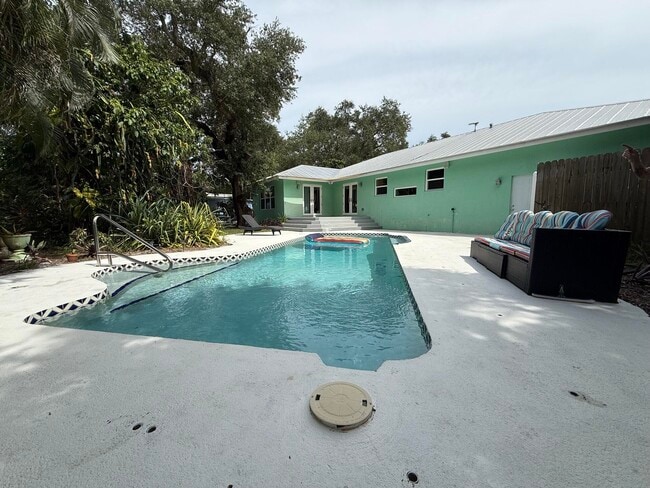 Foto del edificio - 2415 Laurel Ln