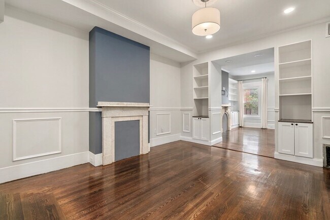 Building Photo - 110 Elm St