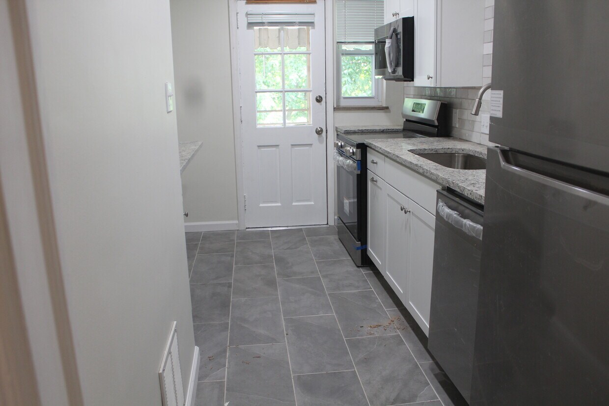 Foto principal - 1448 Elmwood Ave