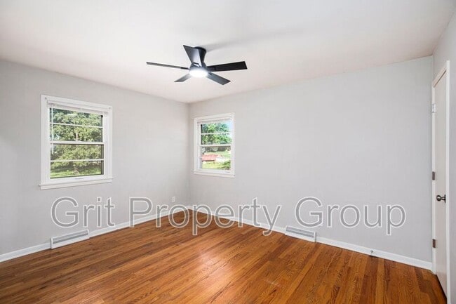 Building Photo - 5719 W 97th St