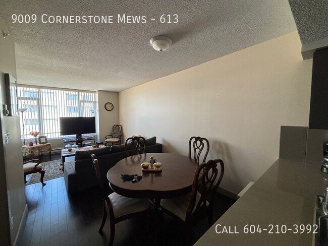 Photo du bâtiment - Furnished Condo Steps from SFU