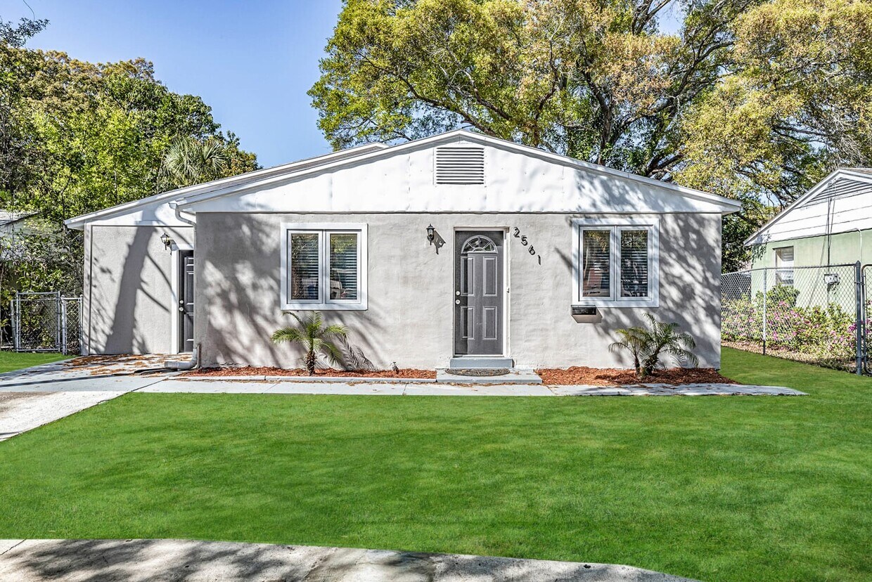 Foto principal - 2561 17Th Ave S