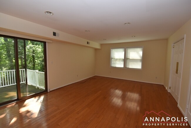Building Photo - 1430 oak bluff road
