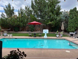 Piscina en el patio trasero - 10640 Sterling Ridge Way