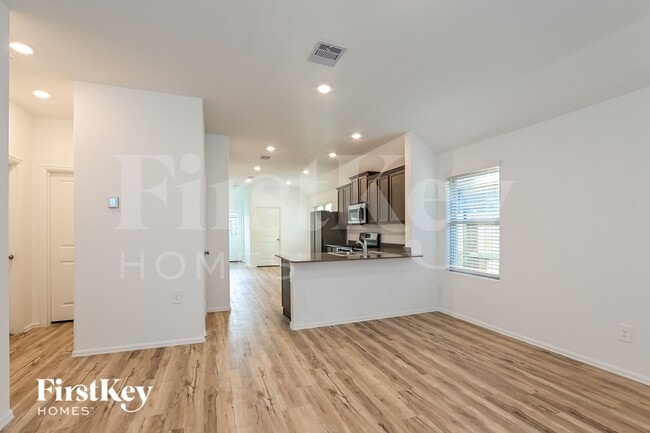 Building Photo - 18435 Summit Ranch Dr