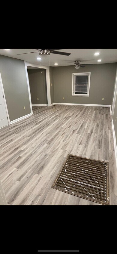 Building Photo - 1400