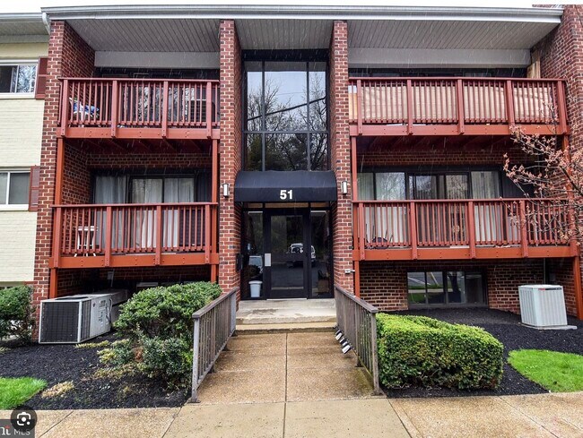 Building Photo - 51 Skyhill Rd