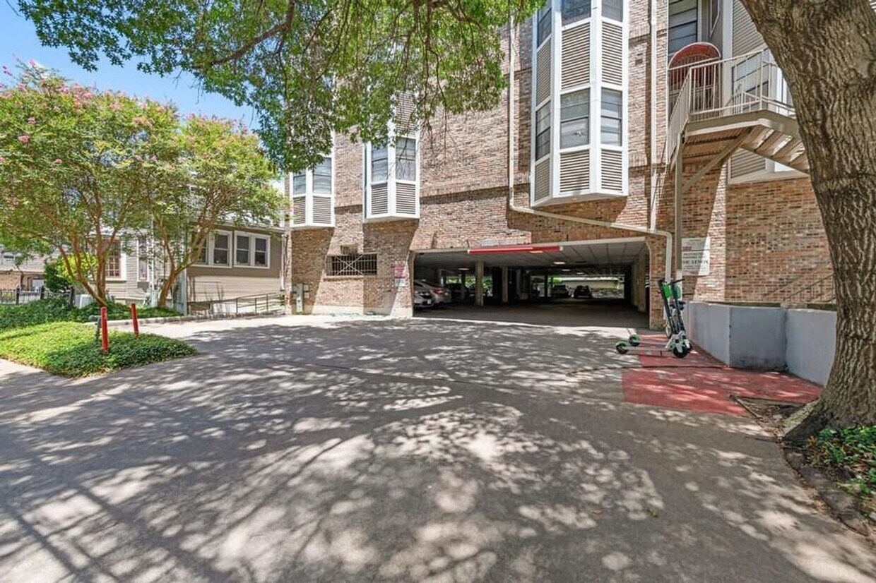 Building Photo - PRELEASE 8/15/2025 2 bed 2 bath