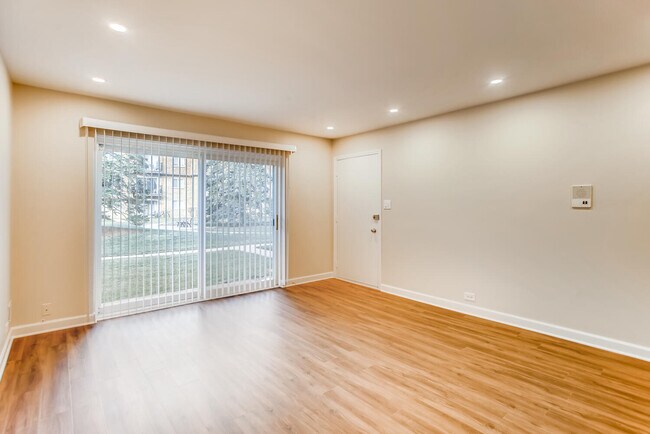 Building Photo - 9427 Bay Colony Dr