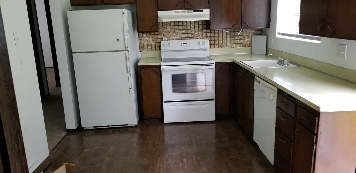 Primary Photo - 2500 Howard Ave
