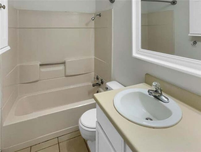 Building Photo - 5342 N Palmer Ave