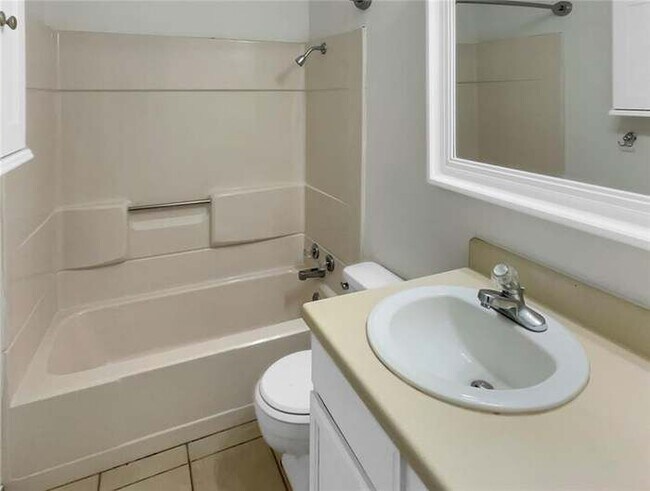 Foto del edificio - 5342 N Palmer Ave