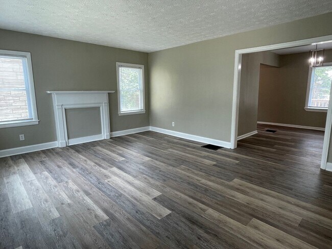 Foto del edificio - Large 4 Bedroom 2 Bath Home