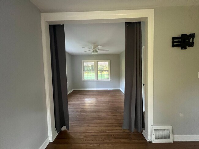 Foto del edificio - 3719 E Elmwood Dr