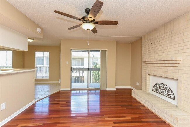 Foto del edificio - 3919 Fairmont Pkwy