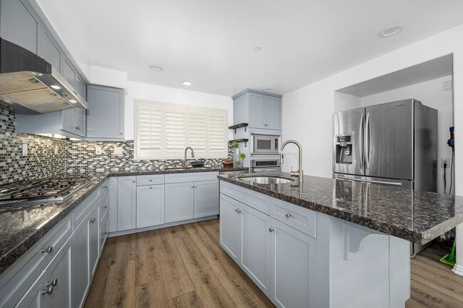 Building Photo - 7403 S Sepulveda Blvd