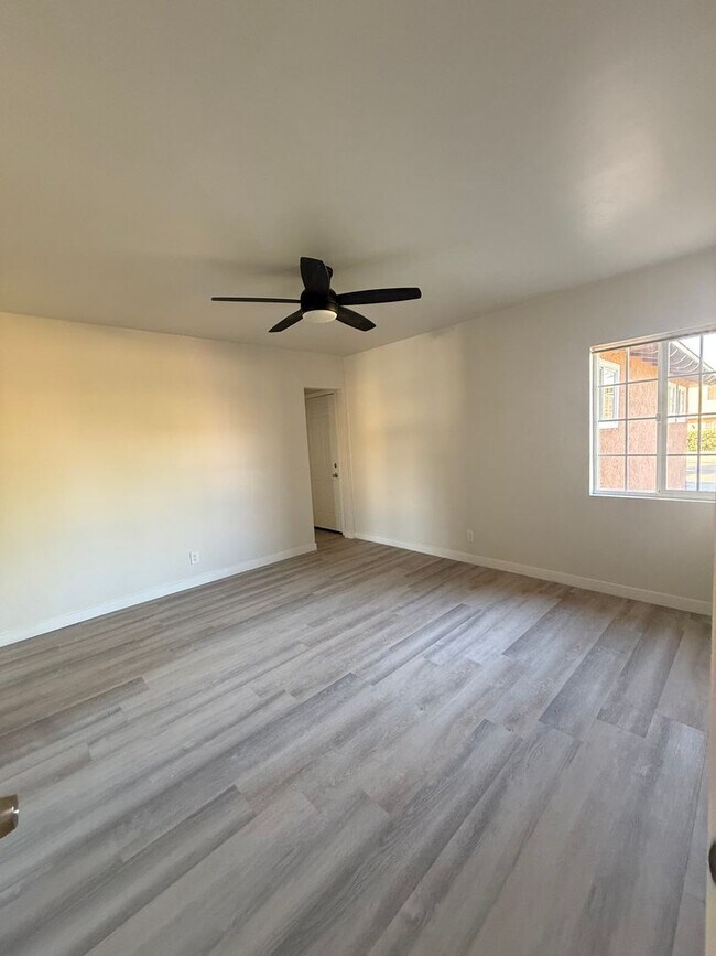 Foto del edificio - COMPLETELY REMODELED 3 BEDROOM 2 BATH HOUSE