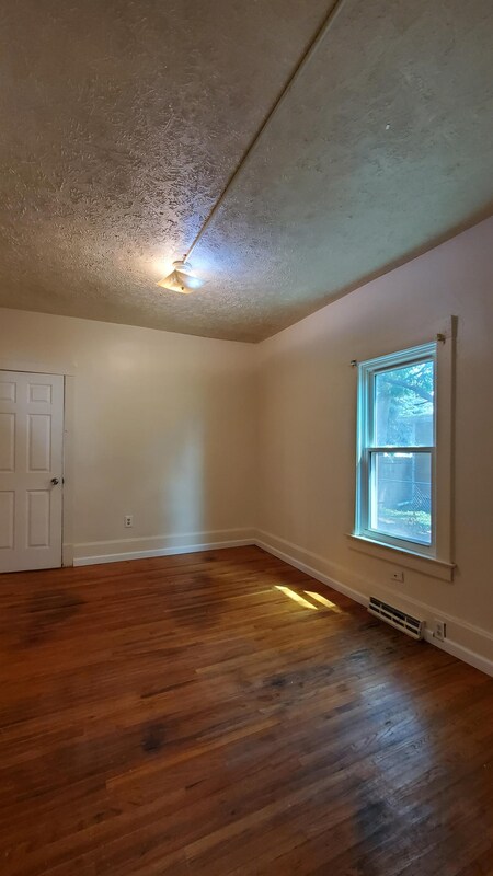 Building Photo - 6216 Ballard Ave