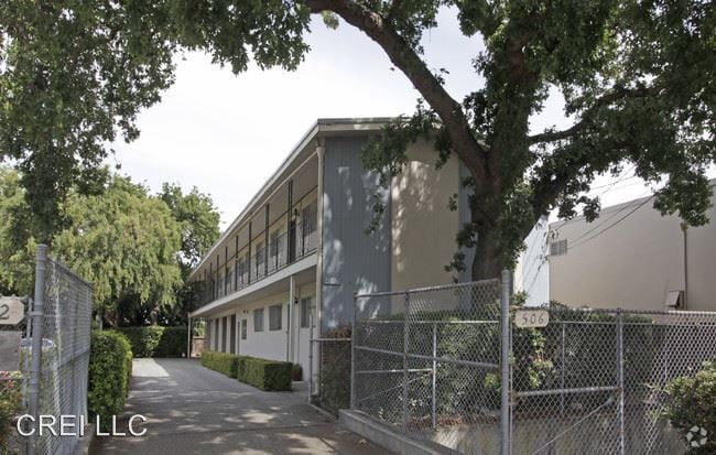 Primary Photo - 506-512 Redwood Ave