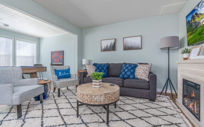 Foto del edificio - Desoto Courts | Townhome | Furnished