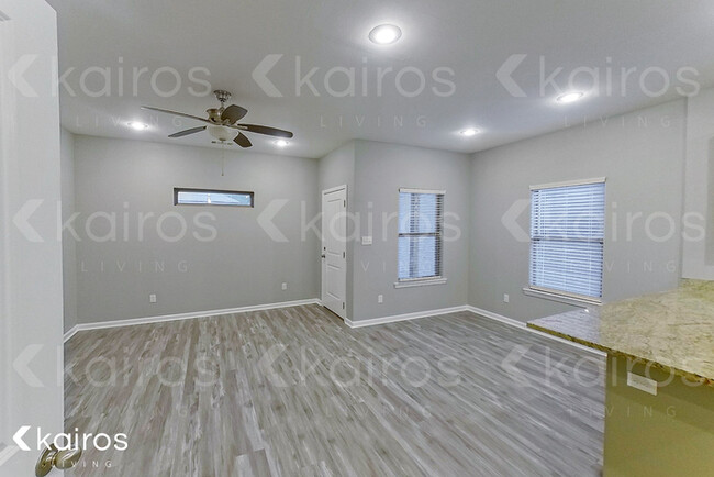 Building Photo - 2105 Perry St, Unit B