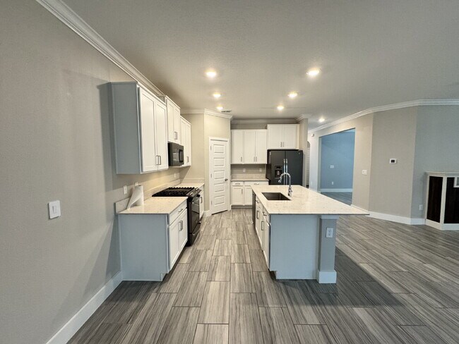 Foto del edificio - "Spacious 4-Bed Home with Granite Countert...