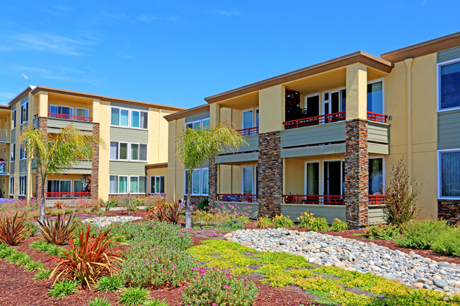 Foto del edificio - Shoreline Apartments