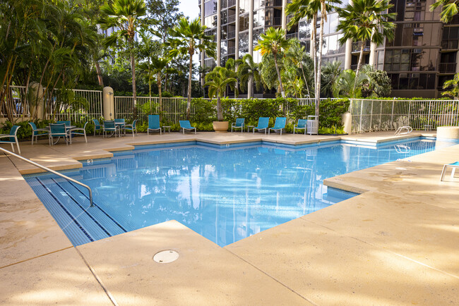 Heated Saltwater Pool - 1212 Nuuanu Ave