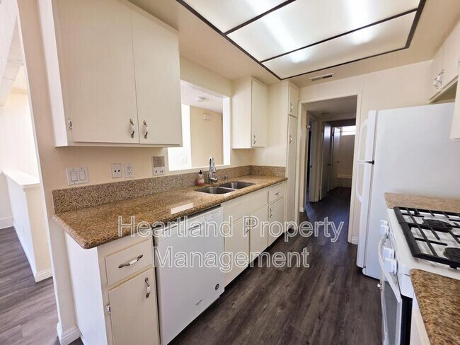 Foto del edificio - 2135 E Valley Pkwy