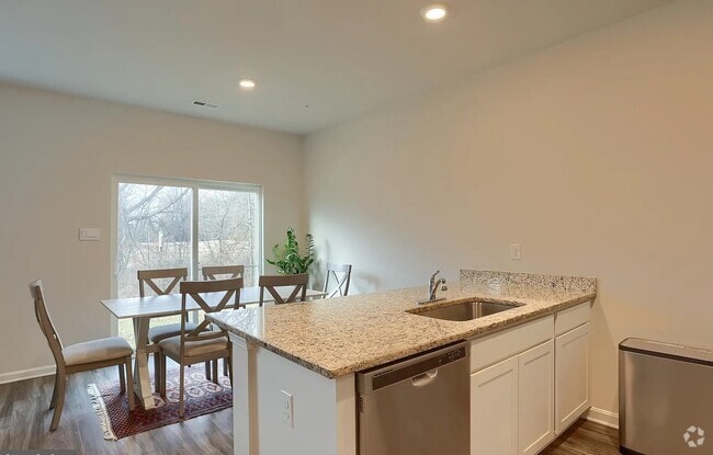 Building Photo - 330 Maple Run Dr