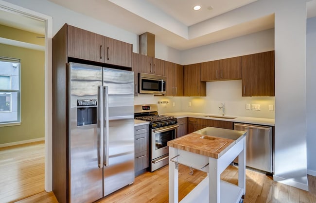 Building Photo - 2331 Glenarm Pl