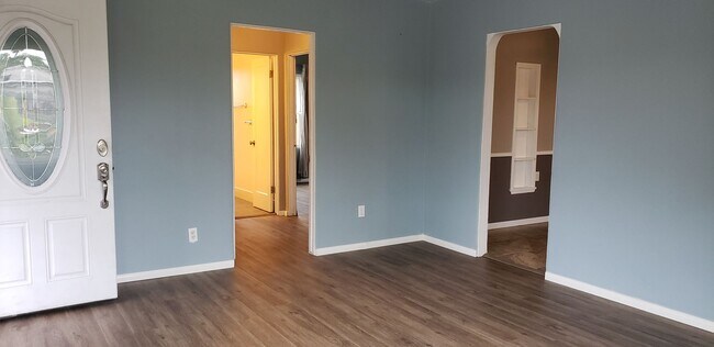 Building Photo - 5210