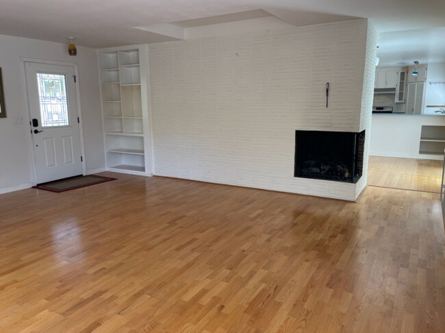 Foto del edificio - Charming Two Bedroom Pacific Grove Home