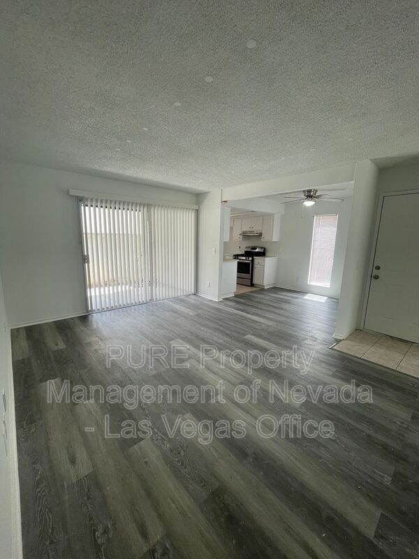 Primary Photo - 1405 E Vegas Valley Dr
