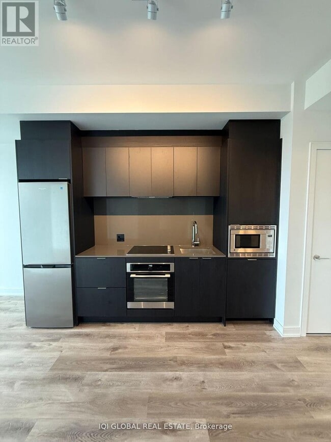 Building Photo - 3009 Novar Rd